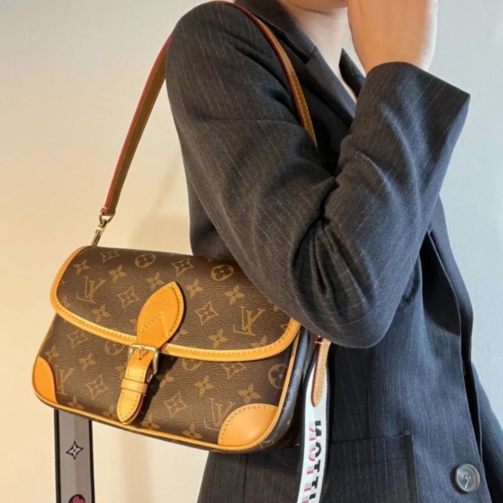 Louis Vuitton LV Monogram Crossbody Shoulder Bag Diane In Excellent Condition - Picture 6 of 16